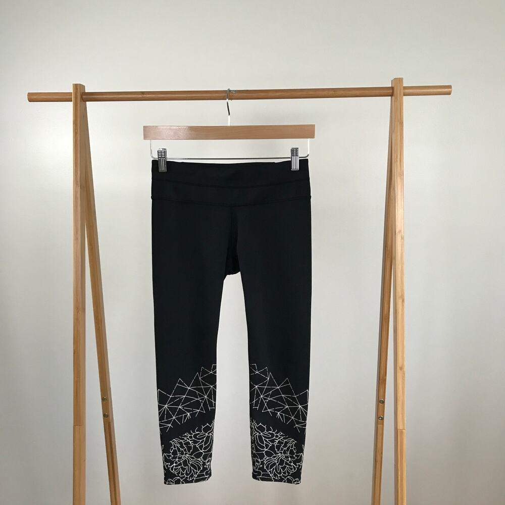 Athleta • Graphic Floral Sonar Capri Leggings